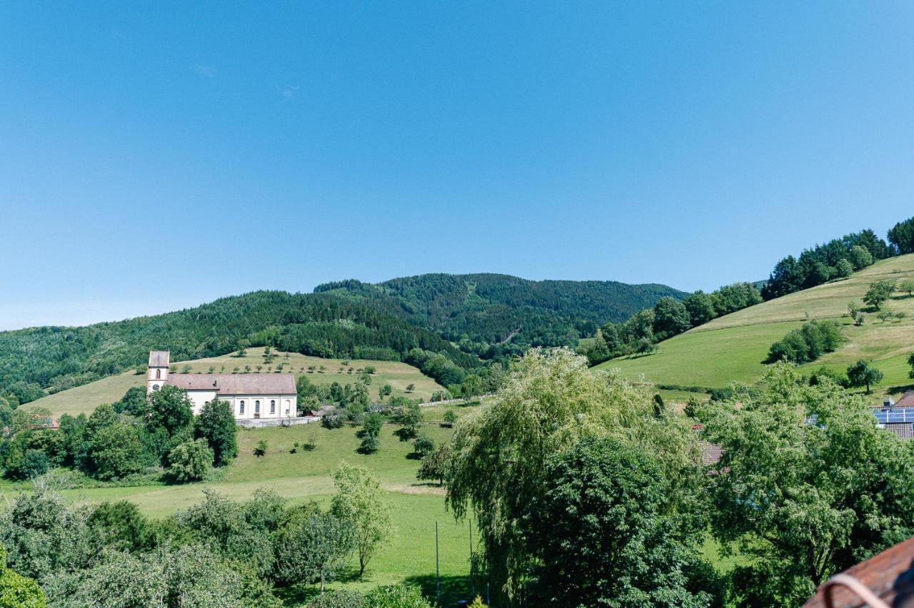 Moderne 2 Zi.-Fewo Blackforest Art Naehe Freiburg Simonswald Dış mekan fotoğraf